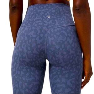 Like new Lululemon blue camo align 21" leggings